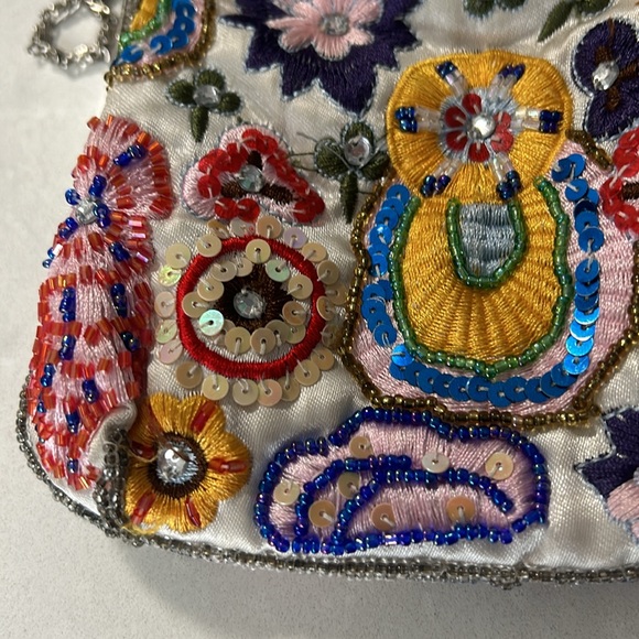 Passport beaded small bag with satin lining crossbody silver chain - Picture 9 of 14